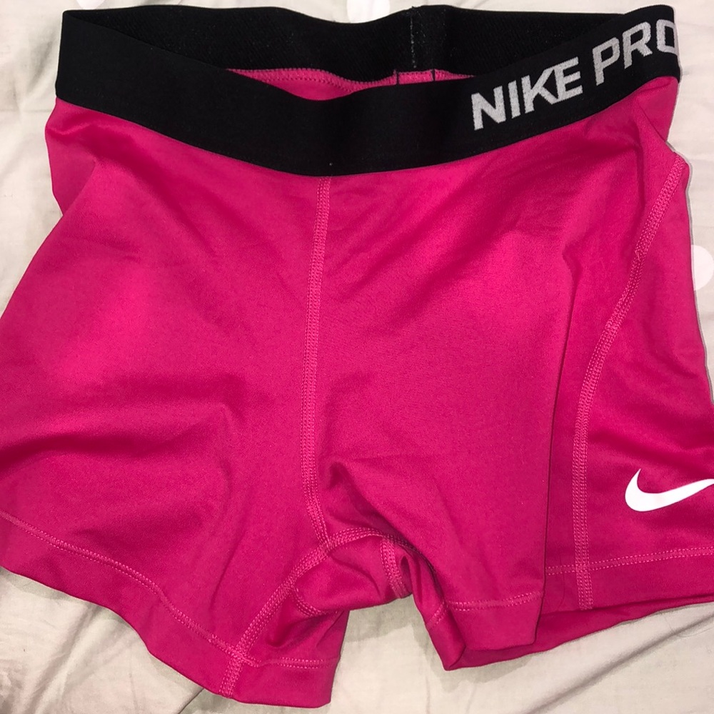 nike pro hot pink